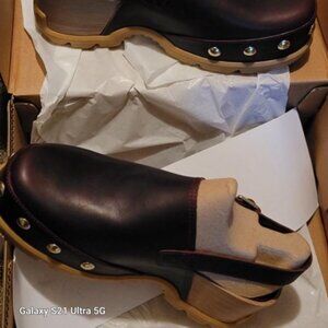 roam n rvt women clog color redwood new with tags women